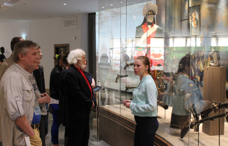 Музей оружия посетили участники фестиваля «Толстой Weekend» - коллектив Московского театра имени Маяковского. Тульский Государственный Музей Оружия