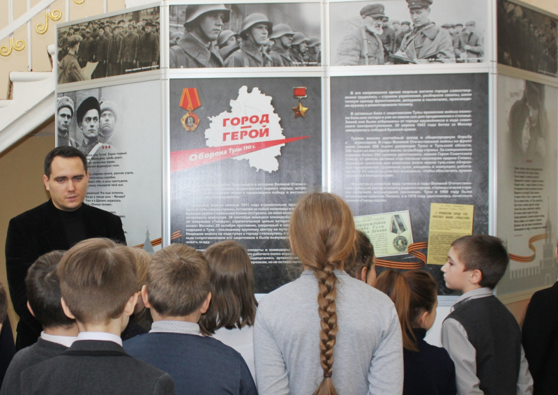 Выставка «Город-Герой. Оборона Тулы 1941 года» музея оружия открыта в Яснополянской школе им. Л.Н. Толстого. Тульский Государственный Музей Оружия