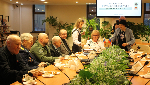 В Тульском государственном музее оружия в Библиотечно-информационном центре «Оружие. Память. Патриотизм» состоялось заседание Клуба боевых друзей музея Тульский Государственный Музей Оружия