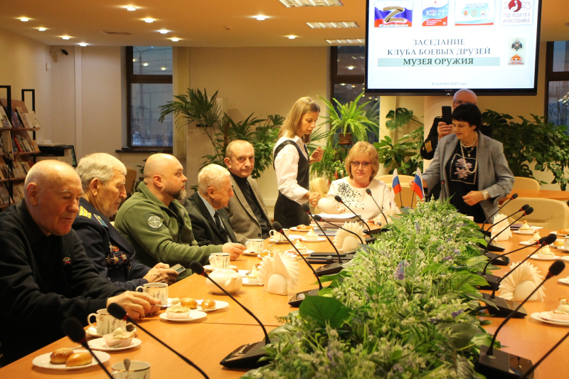 В Тульском государственном музее оружия в Библиотечно-информационном центре «Оружие. Память. Патриотизм» состоялось заседание Клуба боевых друзей музея Тульский Государственный Музей Оружия