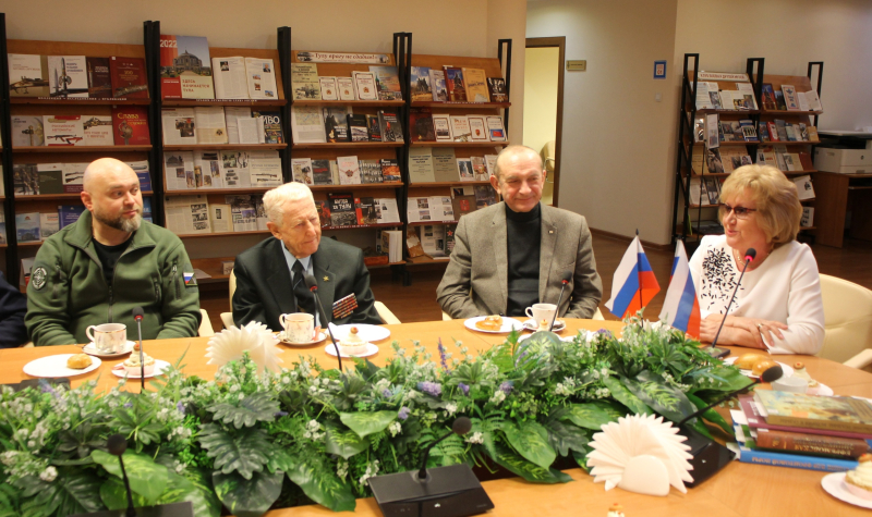 В Тульском государственном музее оружия в Библиотечно-информационном центре «Оружие. Память. Патриотизм» состоялось заседание Клуба боевых друзей музея Тульский Государственный Музей Оружия