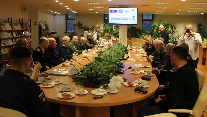В Тульском государственном музее оружия в Библиотечно-информационном центре «Оружие. Память. Патриотизм» состоялось заседание Клуба боевых друзей музея Тульский Государственный Музей Оружия