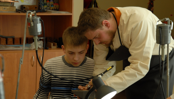 Юные подмастерья в музее оружия раскрывают секреты оружейного ремесла Тульский Государственный Музей Оружия