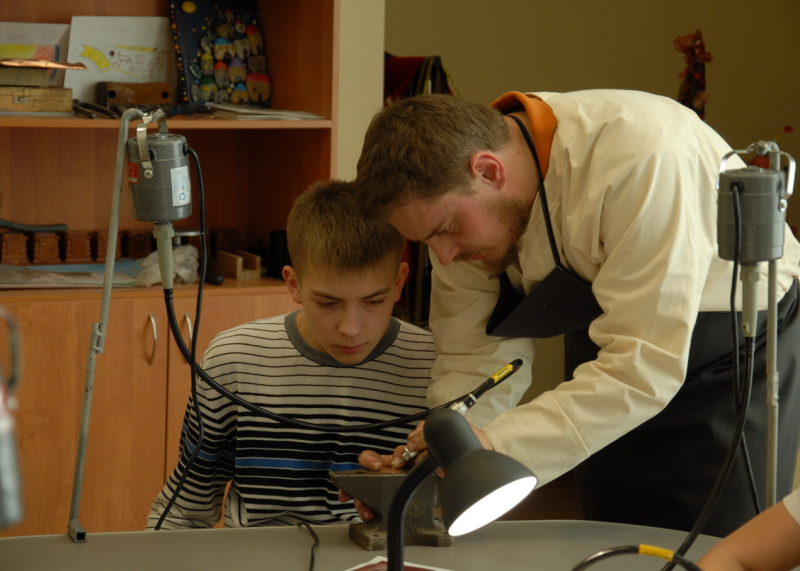 Юные подмастерья в музее оружия раскрывают секреты оружейного ремесла Тульский Государственный Музей Оружия