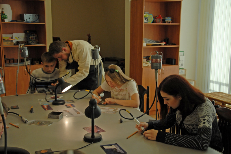 Юные подмастерья в музее оружия раскрывают секреты оружейного ремесла Тульский Государственный Музей Оружия