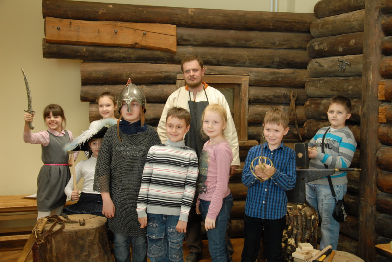 Юные подмастерья в музее оружия раскрывают секреты оружейного ремесла Тульский Государственный Музей Оружия