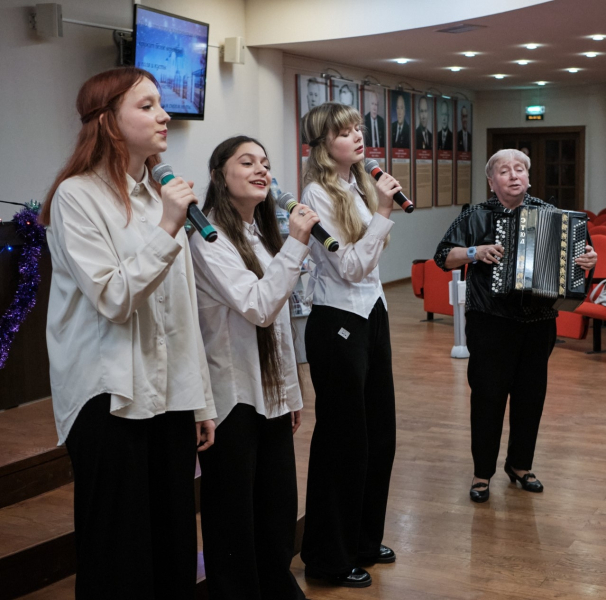 «В васильковые очи я целую Россию…»: в Тульском музее оружия состоялся душевный предновогодний музыкально-поэтический вечер талантливого тульского поэта Екатерины Картавцевой. Тульский Государственный Музей Оружия