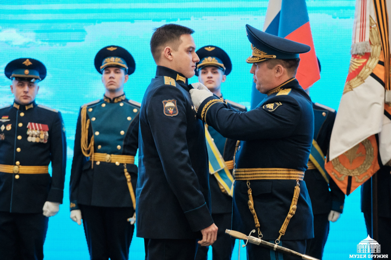 Сегодня состоялось торжественное мероприятие по случаю награждения 39-го отдельного гвардейского медицинского отряда (аэромобильного) орденом Пирогова. Тульский Государственный Музей Оружия