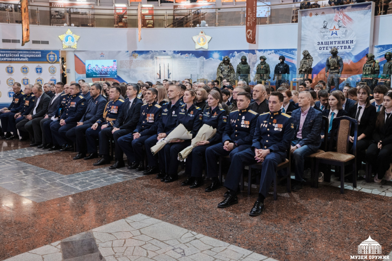 Сегодня состоялось торжественное мероприятие по случаю награждения 39-го отдельного гвардейского медицинского отряда (аэромобильного) орденом Пирогова. Тульский Государственный Музей Оружия