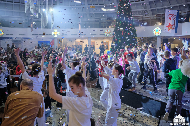 В Тульском музее оружия завершились масштабные новогодние детские театрализованные представления «Новогодний компас Богатырского шлема»! Тульский Государственный Музей Оружия