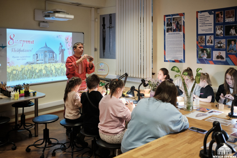 В Международный женский день Музей оружия дарит посетителям яркие впечатления и незабываемые эмоции! Тульский Государственный Музей Оружия