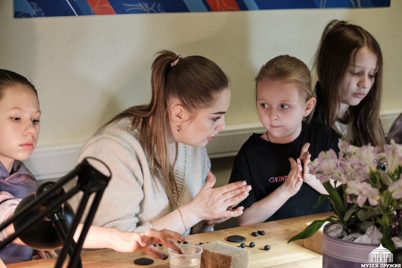 В Международный женский день Музей оружия дарит посетителям яркие впечатления и незабываемые эмоции! Тульский Государственный Музей Оружия