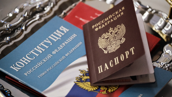 В музее оружия состоялась торжественная церемония вручения паспортов гражданина Российской Федерации, приуроченная ко Дню воссоединения Крыма с Россией! Тульский Государственный Музей Оружия