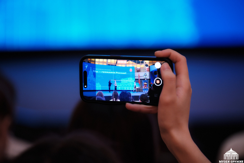 В музее оружия состоялась торжественная церемония вручения паспортов гражданина Российской Федерации, приуроченная ко Дню воссоединения Крыма с Россией! Тульский Государственный Музей Оружия