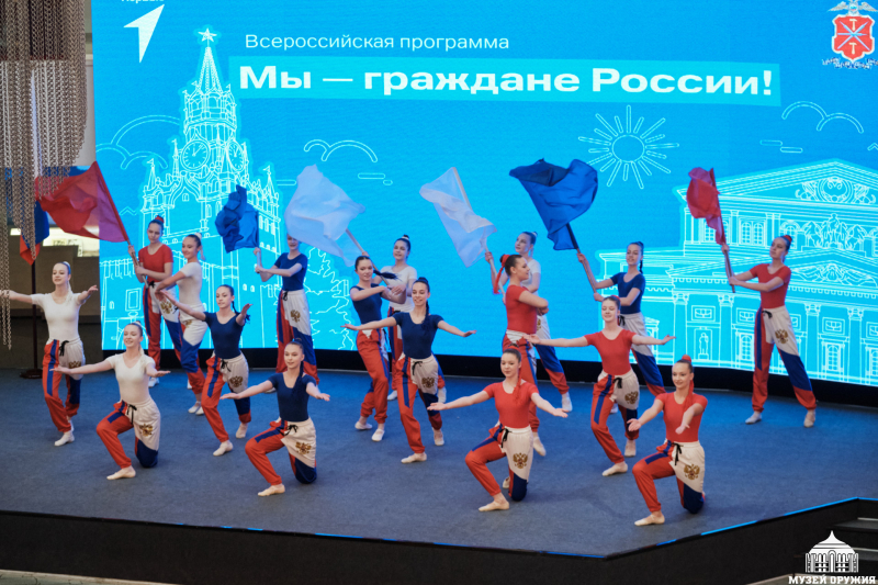 В музее оружия состоялась торжественная церемония вручения паспортов гражданина Российской Федерации, приуроченная ко Дню воссоединения Крыма с Россией! Тульский Государственный Музей Оружия