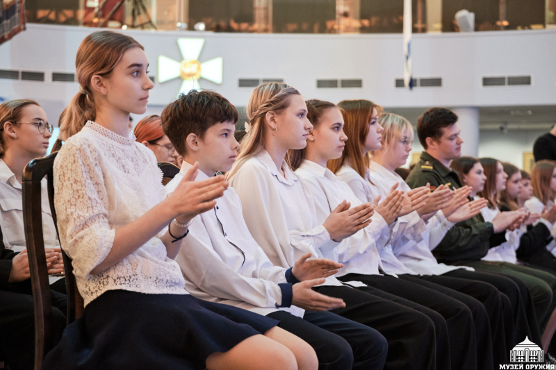В музее оружия состоялась торжественная церемония вручения паспортов гражданина Российской Федерации, приуроченная ко Дню воссоединения Крыма с Россией! Тульский Государственный Музей Оружия