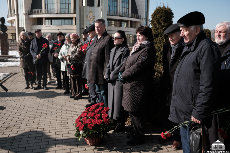 На Аллее Славы знаменитых оружейников Тулы состоялась торжественная церемония возложения цветов к бюсту Н. А. Макаровца Тульский Государственный Музей Оружия