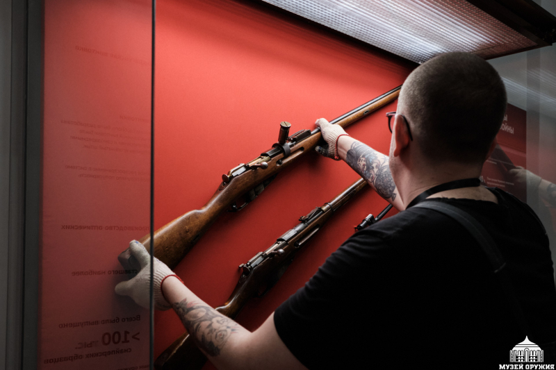 Монтаж выставки «Трехлинейка: век на защите Отечества» Тульский Государственный Музей Оружия