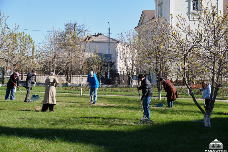 Вместе за чистоту: молодежь Музея оружия на субботнике! Тульский Государственный Музей Оружия