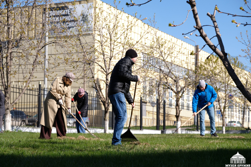 Вместе за чистоту: молодежь Музея оружия на субботнике! Тульский Государственный Музей Оружия