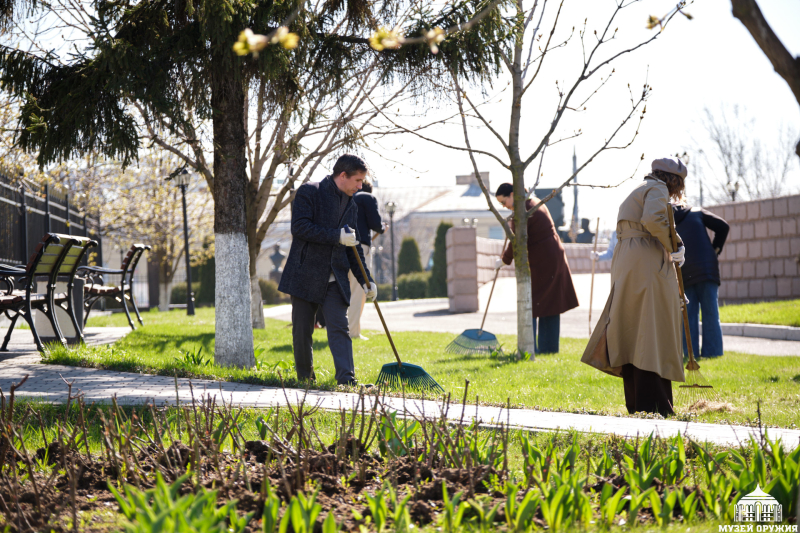 Вместе за чистоту: молодежь Музея оружия на субботнике! Тульский Государственный Музей Оружия