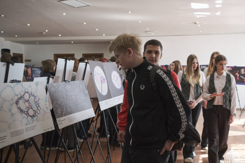 В Музее оружия состоялось открытие фотовыставок «Наука близко» и «Наука в лицах» Тульский Государственный Музей Оружия