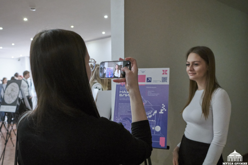 В Музее оружия состоялось открытие фотовыставок «Наука близко» и «Наука в лицах» Тульский Государственный Музей Оружия