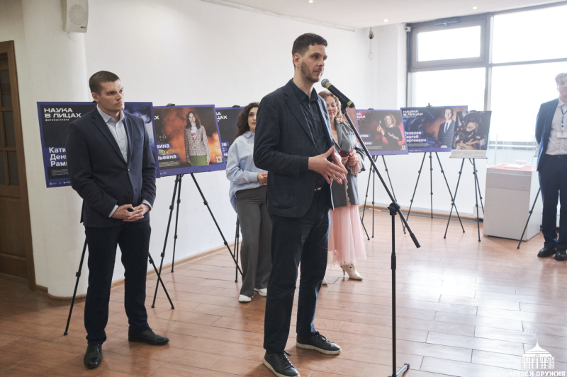 В Музее оружия состоялось открытие фотовыставок «Наука близко» и «Наука в лицах» Тульский Государственный Музей Оружия