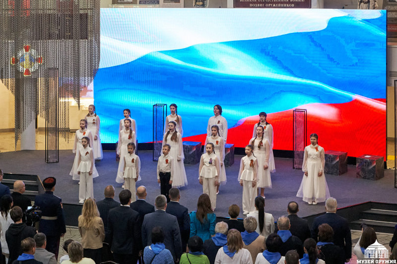 В Музее оружия состоялась всероссийская патриотическая акция «Синий платочек Победы» Тульский Государственный Музей Оружия