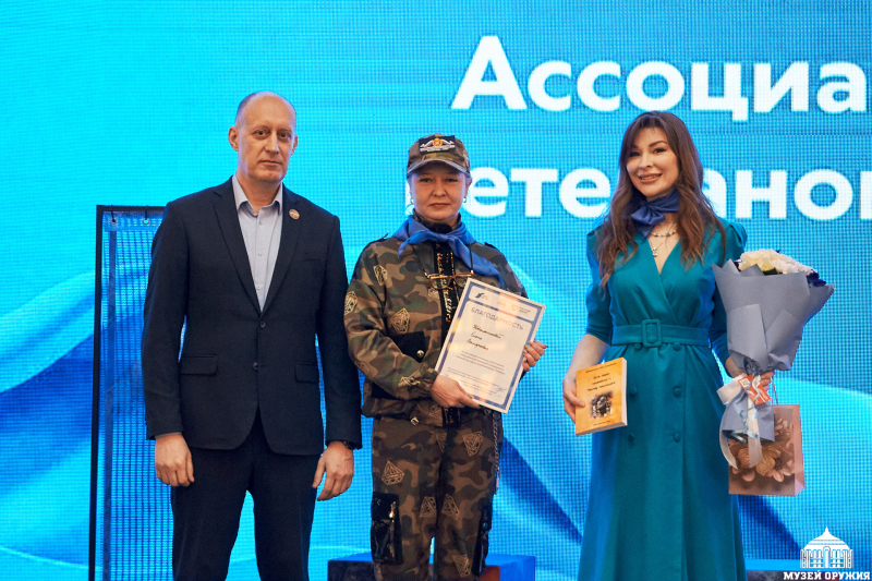 В Музее оружия состоялась всероссийская патриотическая акция «Синий платочек Победы» Тульский Государственный Музей Оружия