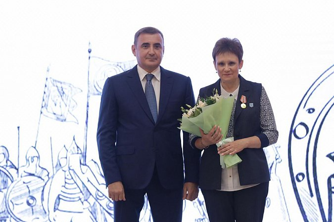 В музее оружия состоялась торжественная церемония поздравления коллективов оборонных предприятий Тульской области и награждение государственными наградами. Тульский Государственный Музей Оружия