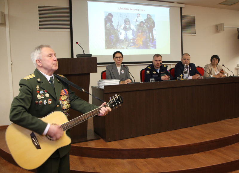 В канун Дня Победы в Тульском государственном музее оружия состоялась презентация уникального сборника, изданного фондом «Защитники Отечества» Тульский Государственный Музей Оружия