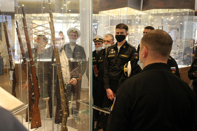 Музей оружия посетили военнослужащие батальона Почетного караула Преображенского полка и экипаж подводного ракетного крейсера К-114 «Тула» Тульский Государственный Музей Оружия
