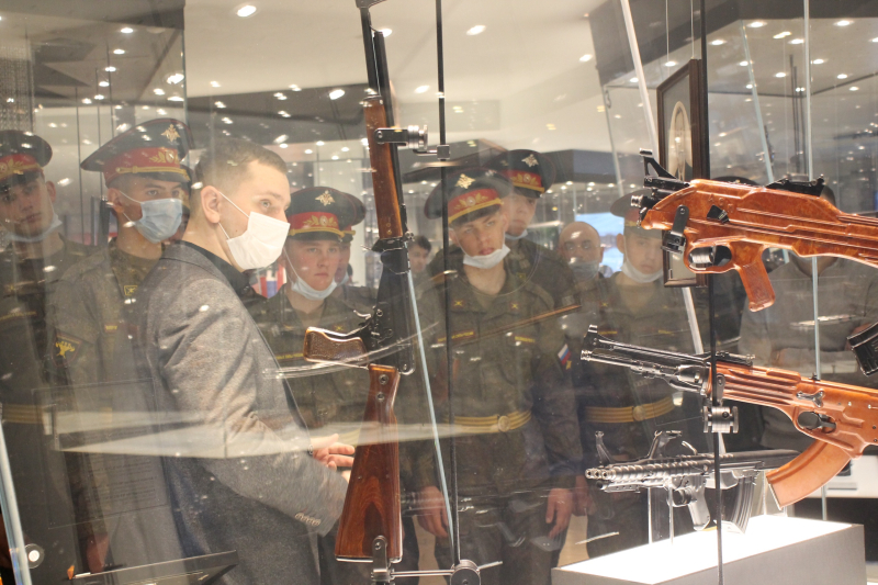 Музей оружия посетили военнослужащие батальона Почетного караула Преображенского полка и экипаж подводного ракетного крейсера К-114 «Тула» Тульский Государственный Музей Оружия