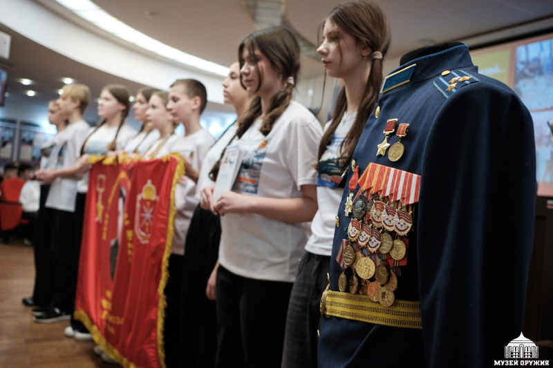 В Тульском государственном музее оружия состоялась презентация книги члена Клуба боевых друзей музея Н.А. Макарова «Кавалеры полководческих орденов земли Тульской» Тульский Государственный Музей Оружия