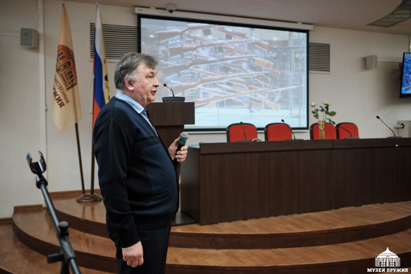 В Тульском государственном музее оружия состоялась презентация книги члена Клуба боевых друзей музея Н.А. Макарова «Кавалеры полководческих орденов земли Тульской» Тульский Государственный Музей Оружия