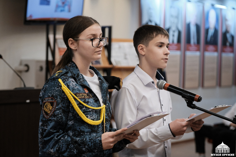 В Тульском государственном музее оружия состоялась презентация книги члена Клуба боевых друзей музея Н.А. Макарова «Кавалеры полководческих орденов земли Тульской» Тульский Государственный Музей Оружия