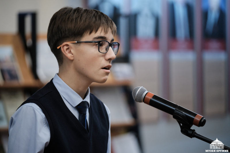 В Тульском государственном музее оружия состоялась презентация книги члена Клуба боевых друзей музея Н.А. Макарова «Кавалеры полководческих орденов земли Тульской» Тульский Государственный Музей Оружия