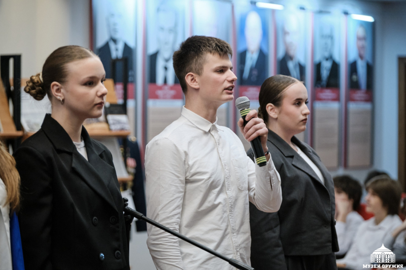 В Тульском государственном музее оружия состоялась презентация книги члена Клуба боевых друзей музея Н.А. Макарова «Кавалеры полководческих орденов земли Тульской» Тульский Государственный Музей Оружия