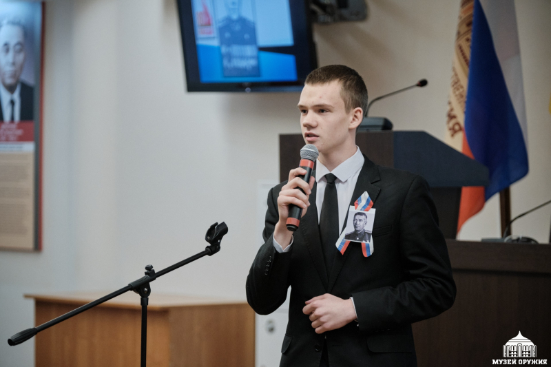 В Тульском государственном музее оружия состоялась презентация книги члена Клуба боевых друзей музея Н.А. Макарова «Кавалеры полководческих орденов земли Тульской» Тульский Государственный Музей Оружия