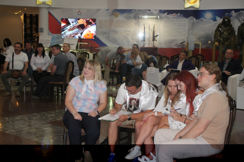 В Тульском государственном музее оружия состоялся интеллектуальный блиц-турнир «Музейные баталии - 2025», посвященный Дню России Тульский Государственный Музей Оружия