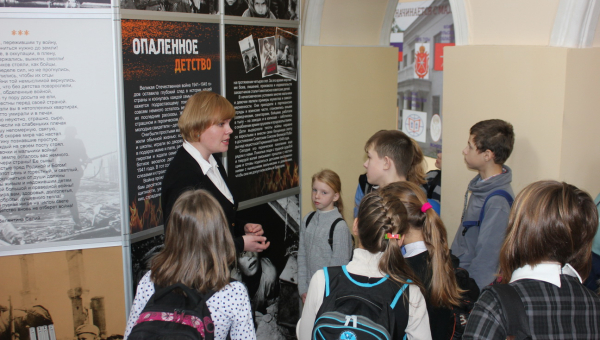 Передвижная выставка «Опаленное детство» в Яснополянской школе Тульский Государственный Музей Оружия