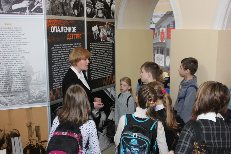 Передвижная выставка «Опаленное детство» в Яснополянской школе Тульский Государственный Музей Оружия