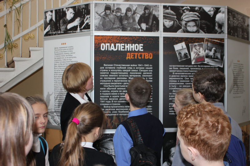 Передвижная выставка «Опаленное детство» в Яснополянской школе Тульский Государственный Музей Оружия