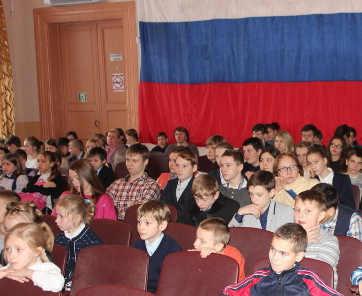 Передвижная выставка «Опаленное детство» в Яснополянской школе Тульский Государственный Музей Оружия