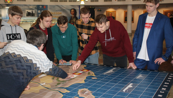 В музее оружия в познавательно-стратегической командной игре «Стальные стражи в бою» состязались команды Тульского колледжа строительства и отраслевых технологий Тульский Государственный Музей Оружия