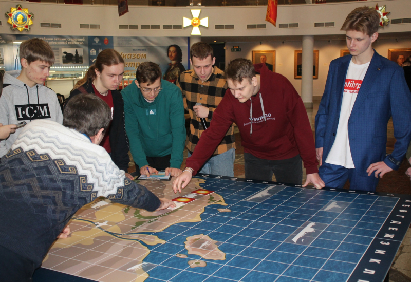 В музее оружия в познавательно-стратегической командной игре «Стальные стражи в бою» состязались команды Тульского колледжа строительства и отраслевых технологий Тульский Государственный Музей Оружия