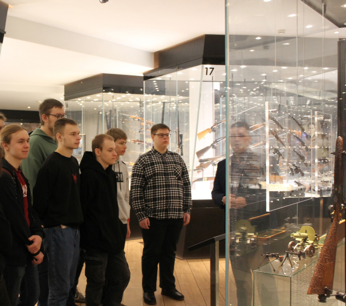 В музее оружия в познавательно-стратегической командной игре «Стальные стражи в бою» состязались команды Тульского колледжа строительства и отраслевых технологий Тульский Государственный Музей Оружия