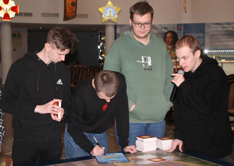 В музее оружия в познавательно-стратегической командной игре «Стальные стражи в бою» состязались команды Тульского колледжа строительства и отраслевых технологий Тульский Государственный Музей Оружия