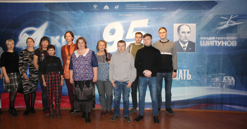 В музее оружия для молодых сотрудников предприятий оборонно-промышленного комплекса Тулы проведена специальная экскурсия Тульский Государственный Музей Оружия